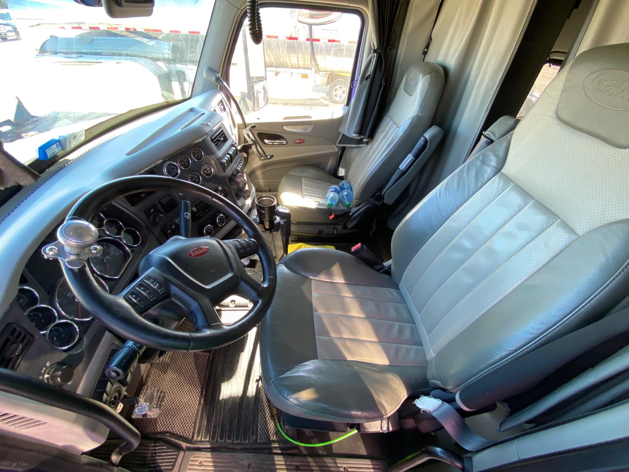 2020 PETERBILT 579 - Image 16